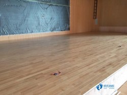 柞木体育场地地板如何保养